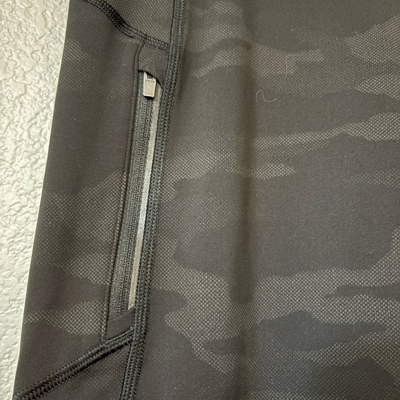 Athleta Rainier Reflective Tights Black Camouflage with Zipper Pockets. - Picture 3 of 16